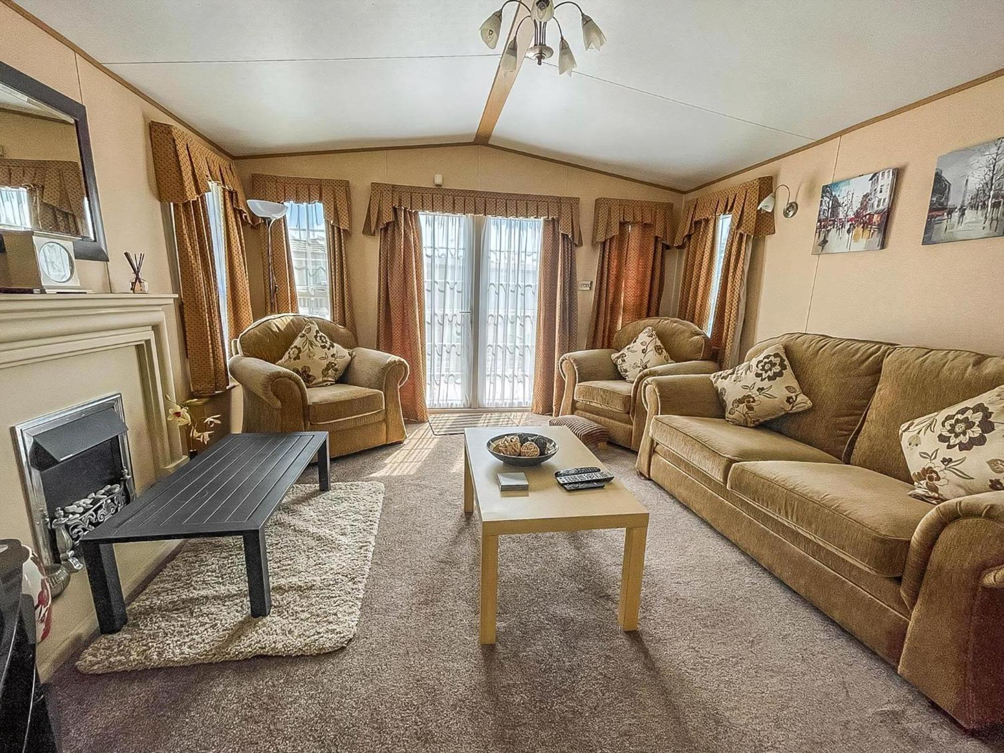 Lovely Caravan With Large Decking At Naze Marine Holiday Park Ref 17306Br Walton-on-the-Naze Exterior foto